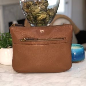 Fossil tan pebbled leather crossbody great cond.😎